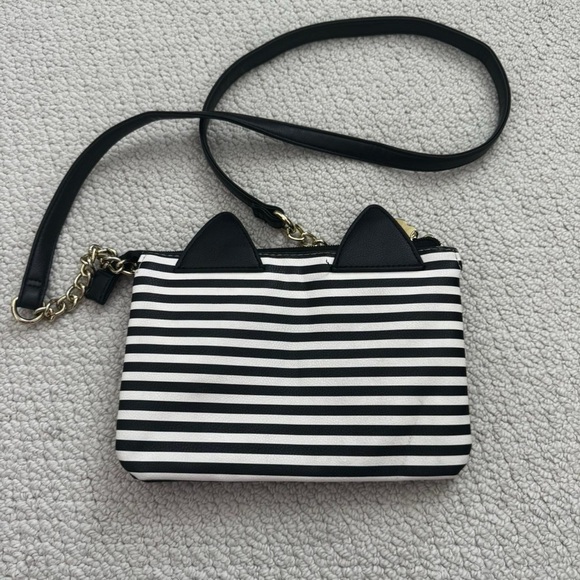 Betsey Johnson Pink and Black Heart Print Interior - Picture 4 of 8